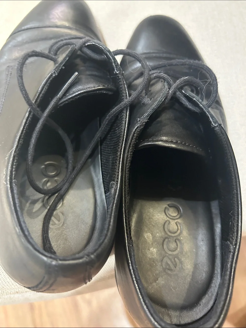 Ecco Black Leather Lace-Up Cap-Toe Oxfords